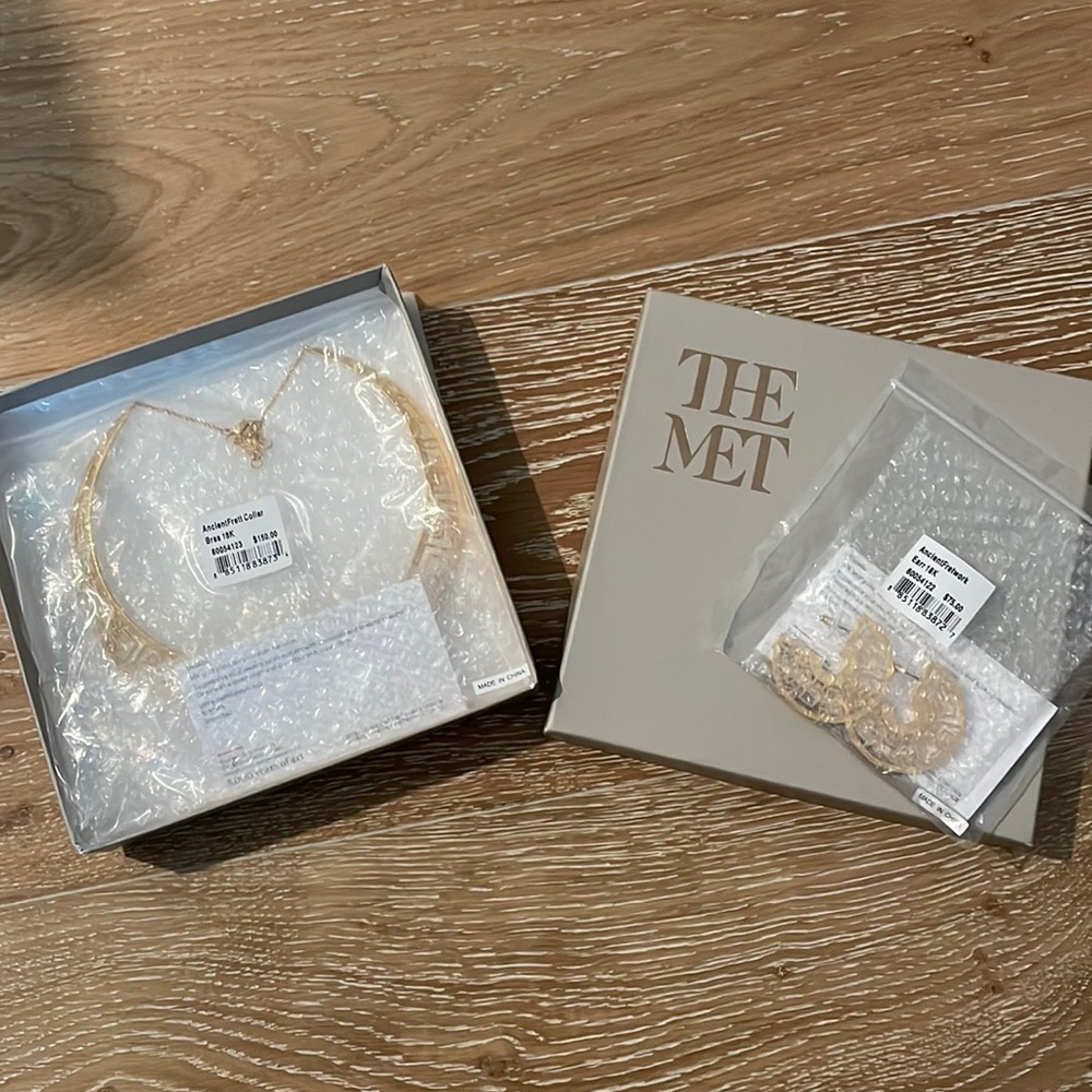 Egyptian Style gold necklace + earrings!